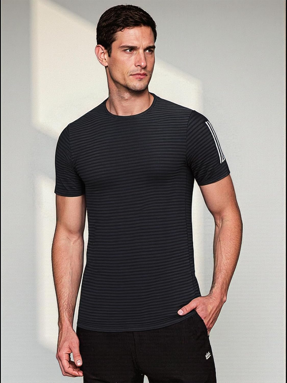 Men's Athletic Short-Sleeve T-Shirt with Stripe Detail, Casual Sportswear Top for Training and Daily Wear