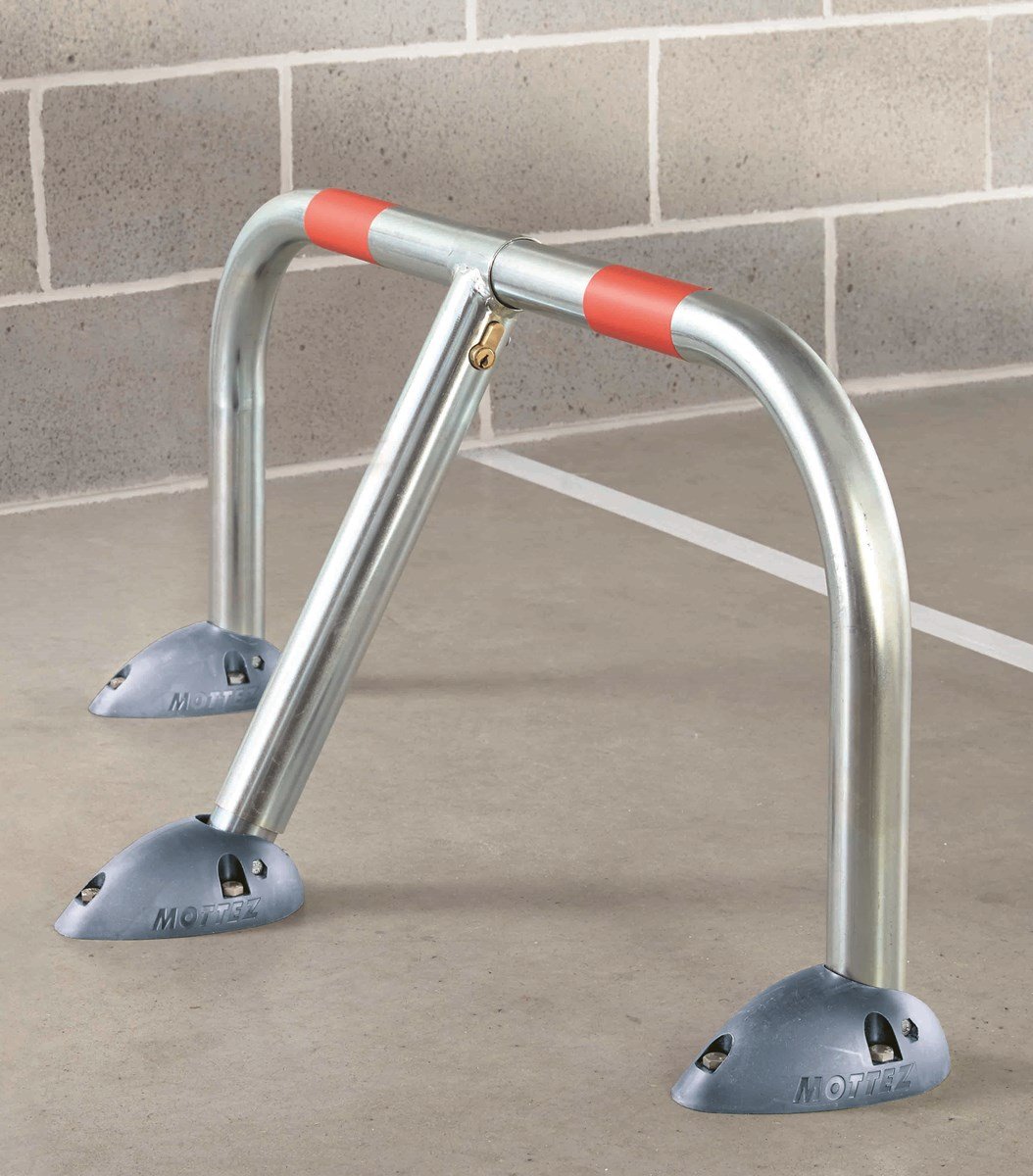 Mottez B302C Barrière de parking rabattable design & Fischer 71253 Acier Ta M 8 avec vis tête hexagonale, diamètre Cheville 10 mm, 8 pièces pcs, M8 + Vite