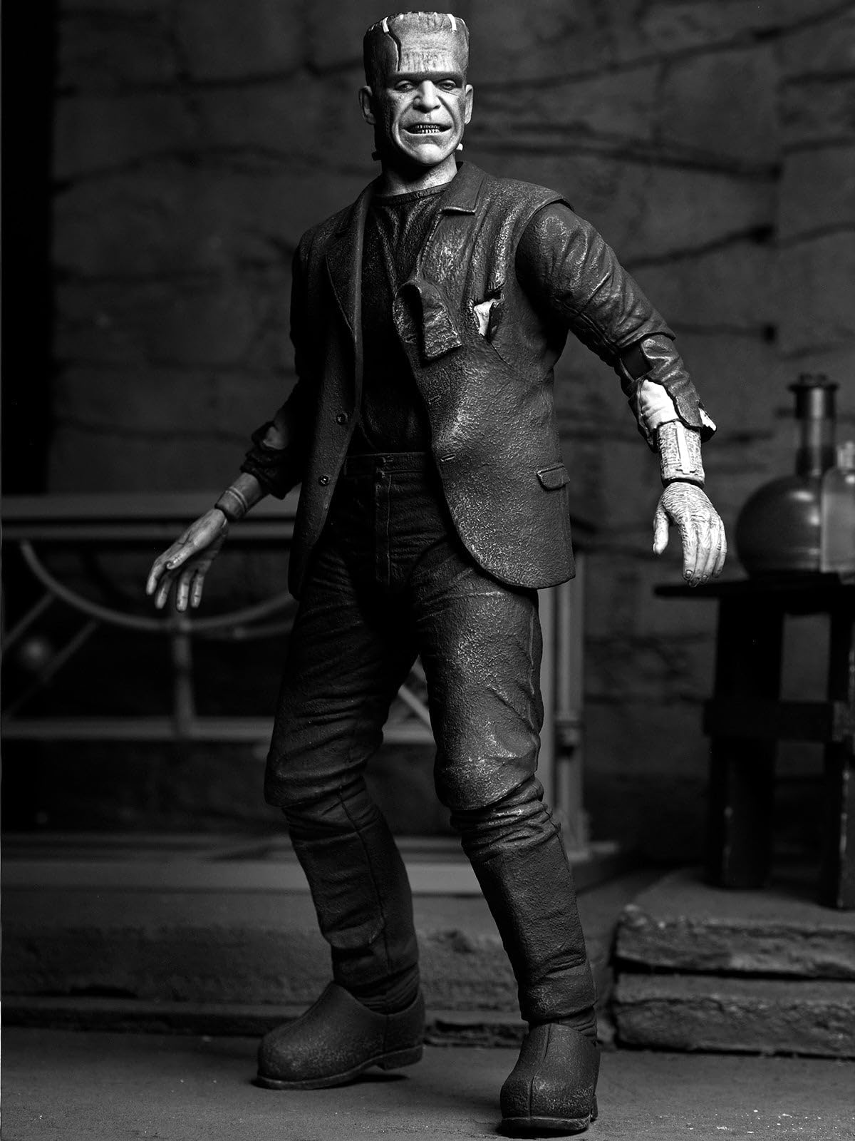 NECA Frankenstein Actionfigur Frankensteins Braut 18 cm