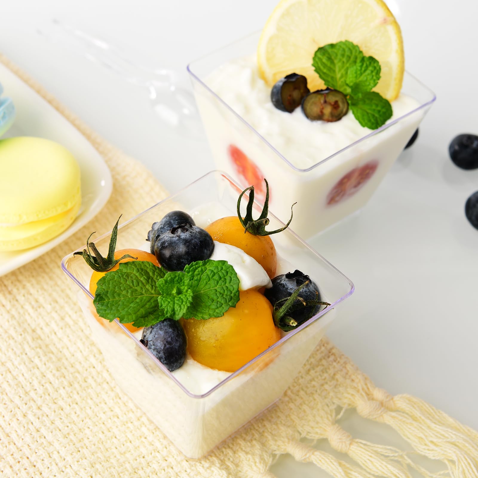 ZoneYan - Lot De 50 Verrines à Dessert En Plastique + 50 Cuillères - 100 Ml - Transparent - Réutilisables Pour Fêtes, Mariages, Pique-niques