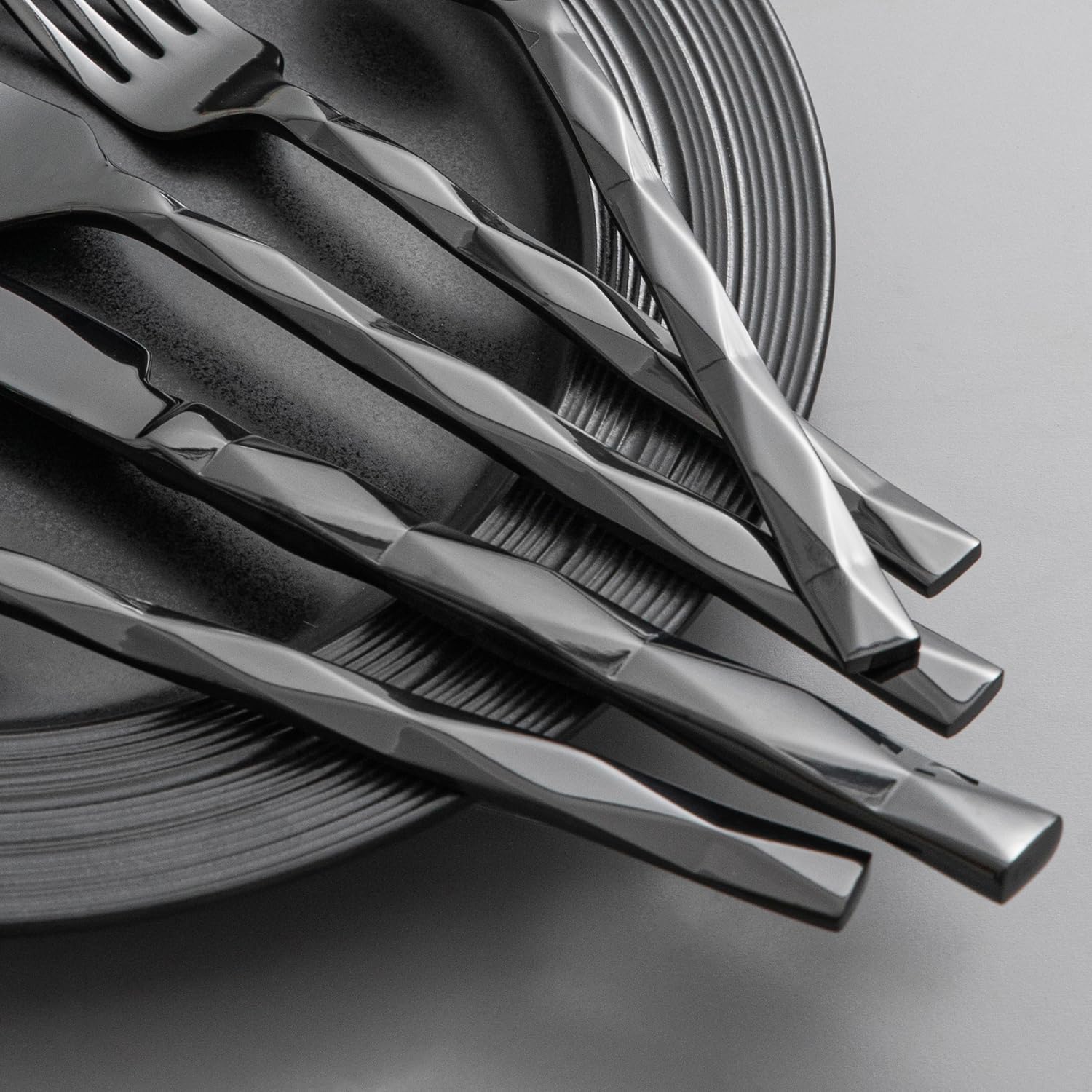 KINGSTONE Black Silverware Set, Luxury 20 Piece Flatware Set for 4, 18/10 Stainless Steel Cutlery Set with Diamond Cut Pattern for Kitchen, Home, Wedding, Party, Mirror Polished and Dishwasher Safe
