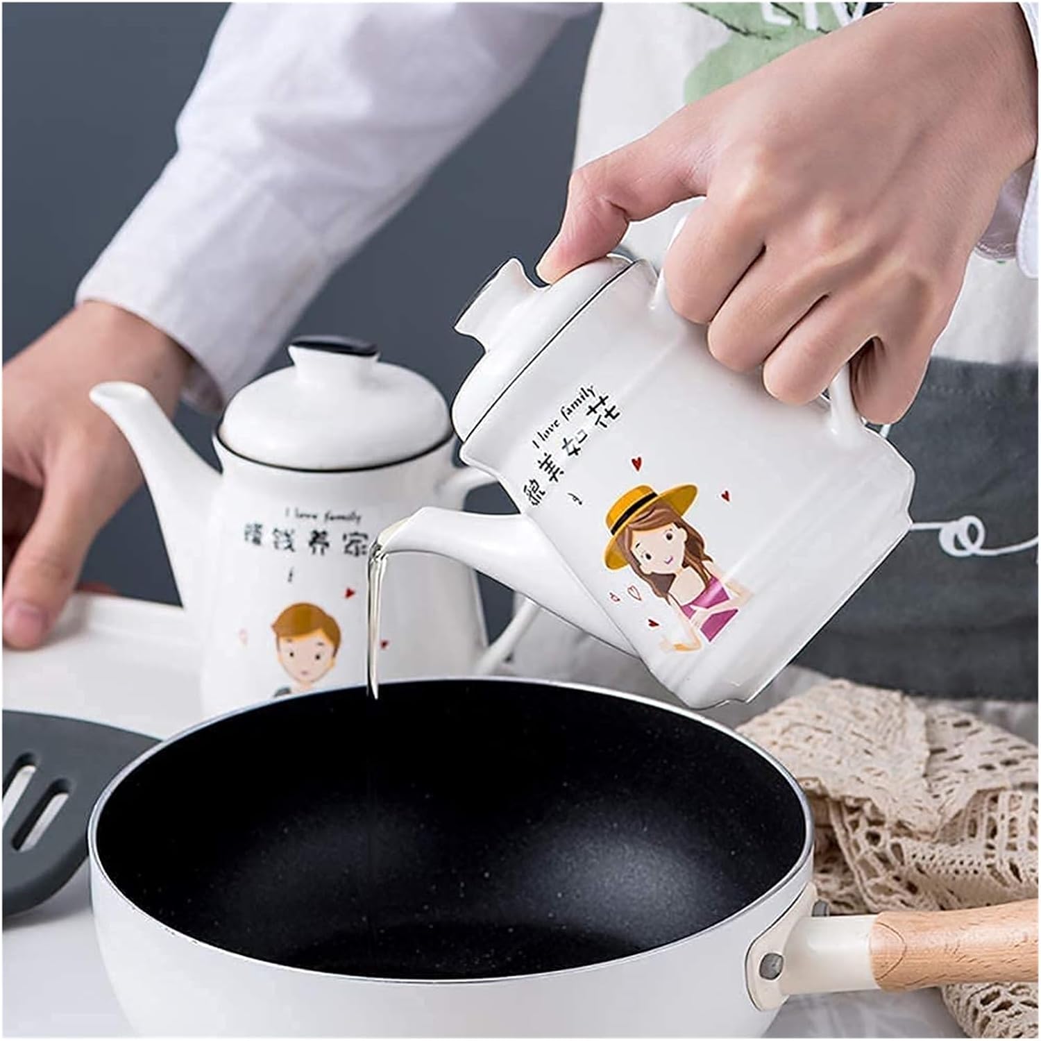 Oil and Vinegar Dispenser Olive Oil Vinegar Dispenser Bottles 500ml,Ceramics Tabletop Liquid Cruet Condiment Bottle for Kitchen Dust Proof Cooking