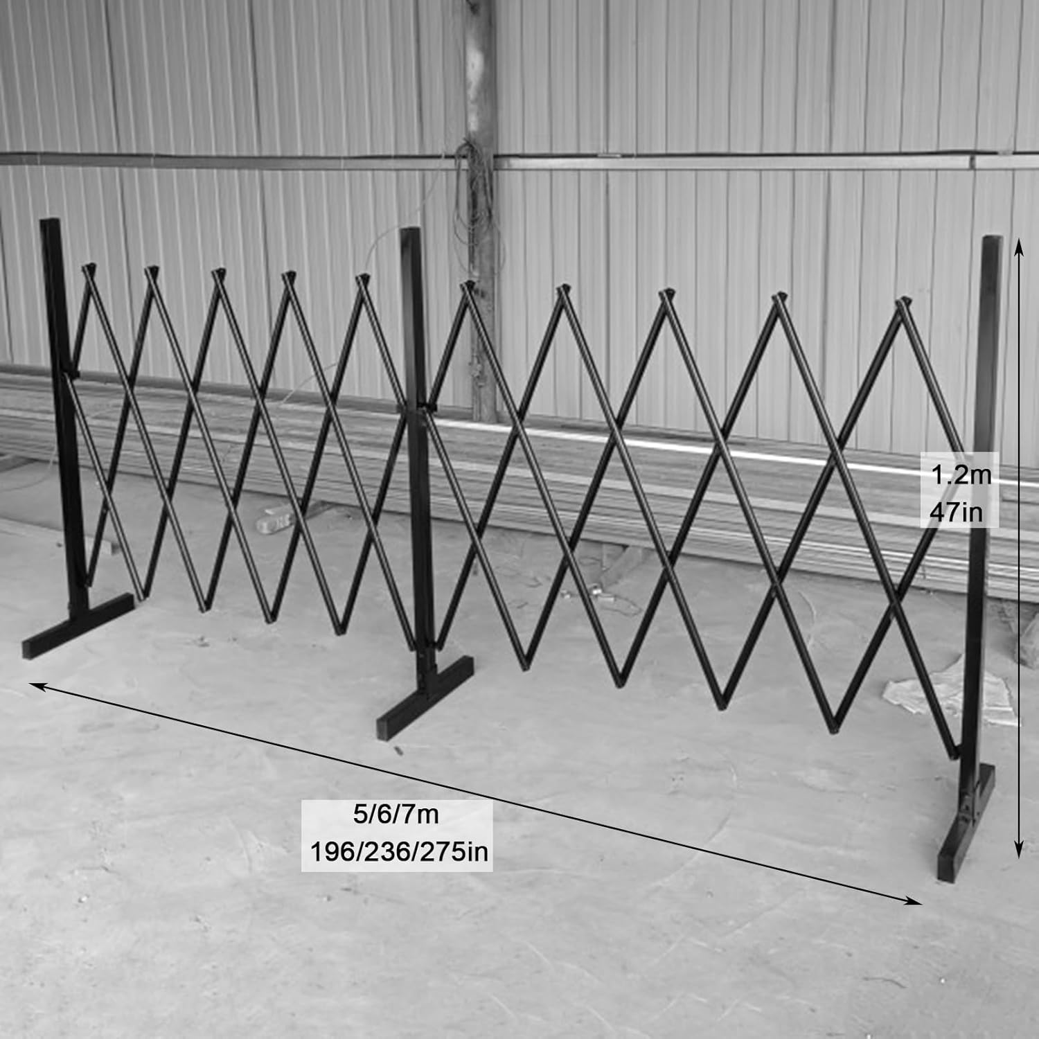 Expandable Teles Crowd Control Barrier, 119.4 x 599.4 cm, Portable White Metal Fence, Easy Setup Traffic Barrier for Events, Ideal for Outdoor Safety & Queue Management