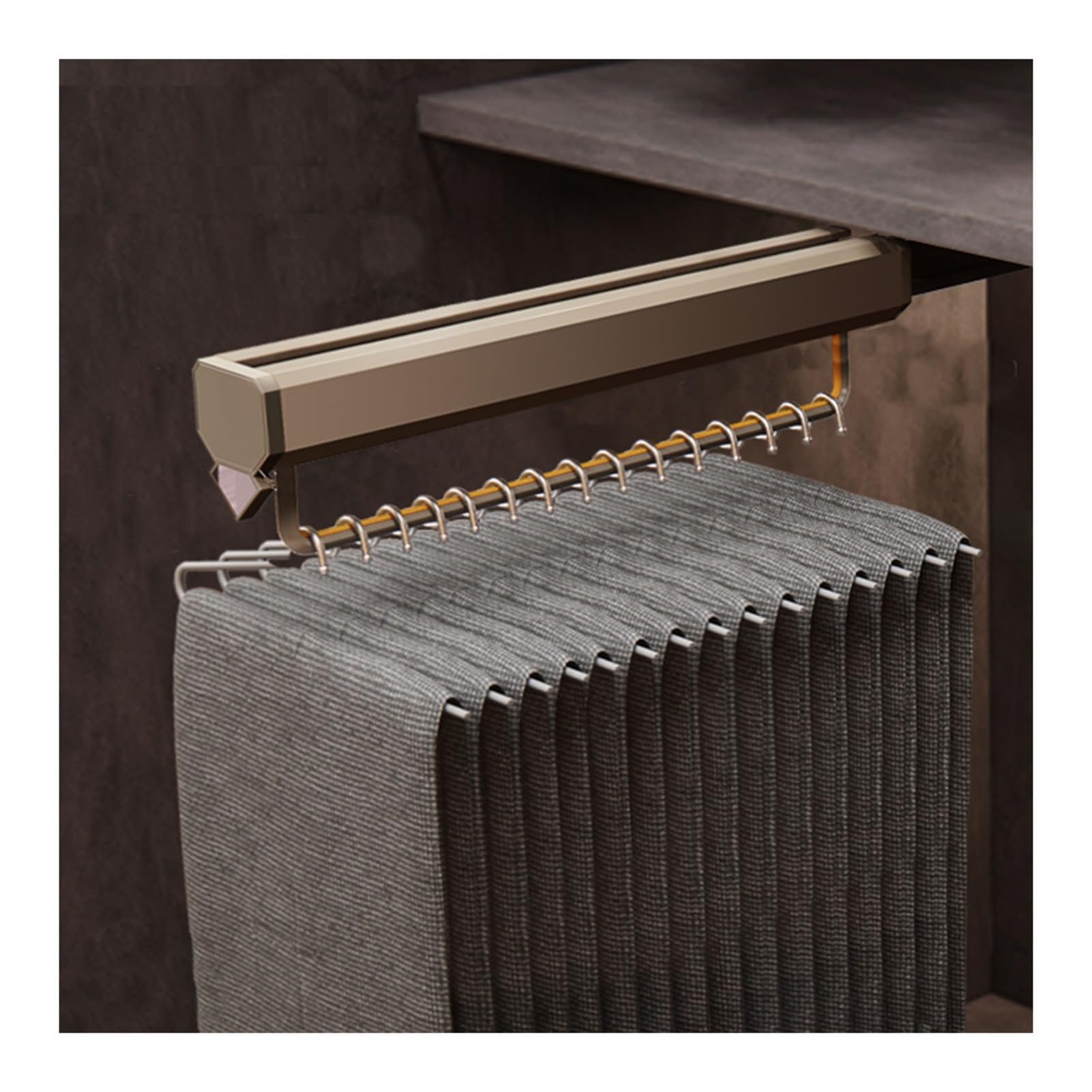 Tringle de placard rétractable pour suspendre les manteaux dans un petit dressing