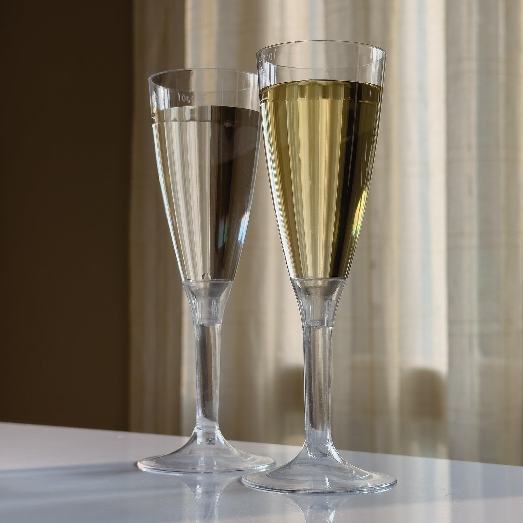 TUNDRA - 60 Copas Cava Plastico 100 ml. | USA Y RE-USA | Copas de CHAMPÁN Plastico Duro Reutilizable - Flautas Resistentes, Transparentes y Reciclables - para Bodas, Fiestas, Navidad, Nochevieja