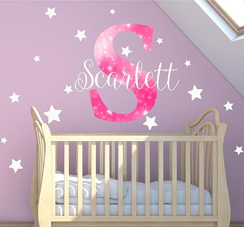 Miniatura 17 de Vinilo para guardería de niñas con arcoíris brillante, inicial impresa y estrellas. Calcomanía personalizada con nombre e inicial para niños