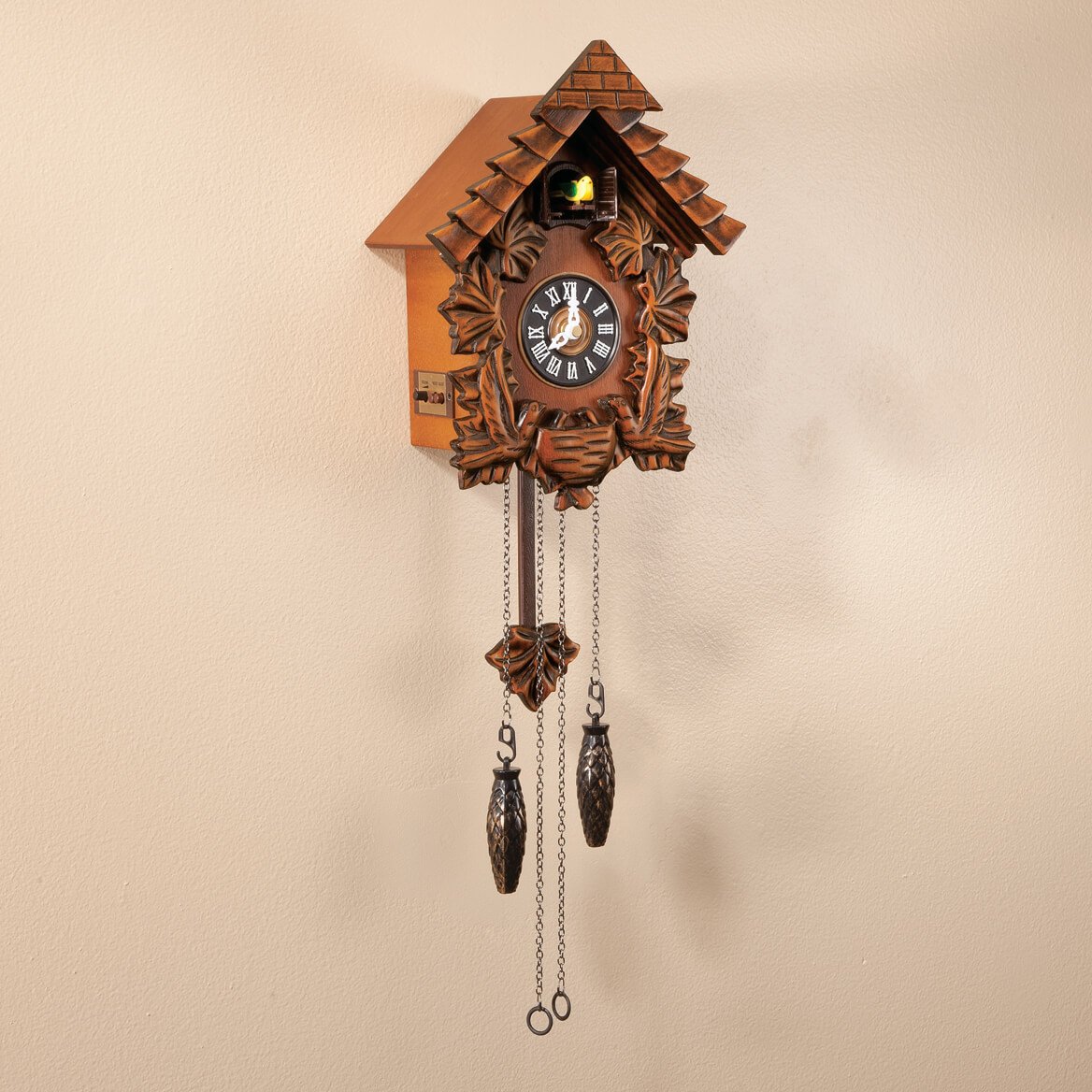 Amazon.com: Fox Valley Traders Traditional Wooden Cuckoo Clock