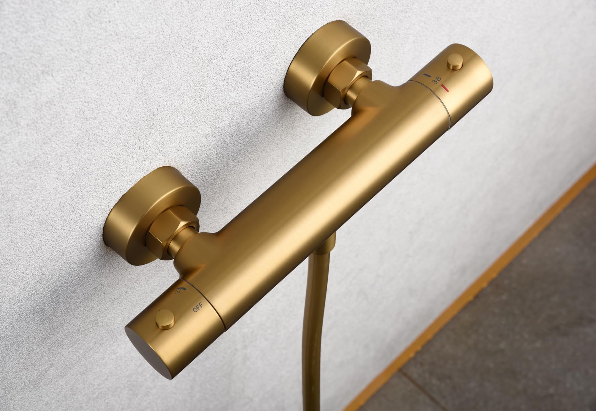 Mice - Grifería termostática para ducha con mango y flexo - Griferia de baño con sistema termostato para regular temperatura del agua de forma automática (Oro Mate)