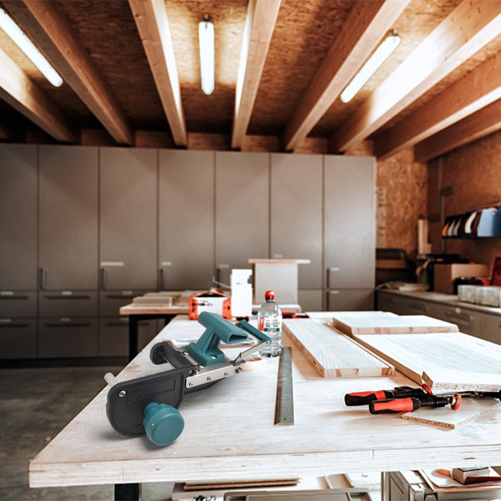 Utensile da taglio in PVC dal design innovativo per finiture senza cuciture nei tuoi progetti