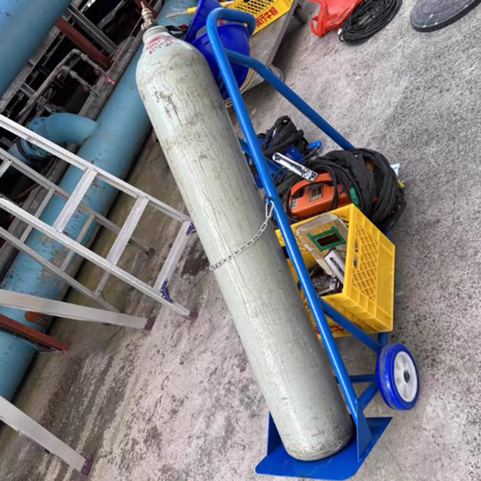 Carrello universale del carretto cisterna del cilindro con il bordo di stoccaggio per il laboratorio e l'uso industriale