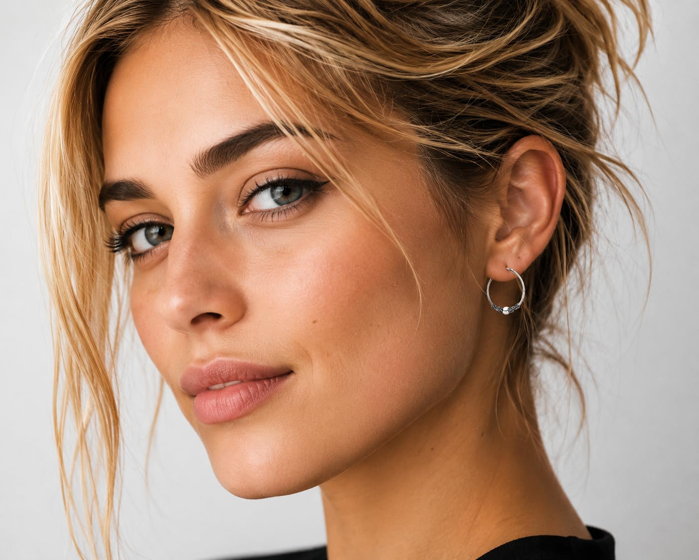 Dos Aros de Plata 925 Estilo Bali – Par de Pendientes Criollas Piercing Unisex Hechos a Mano de 18 mm – Diseño Étnico Artesanal en Plata de Ley – Modelo 32