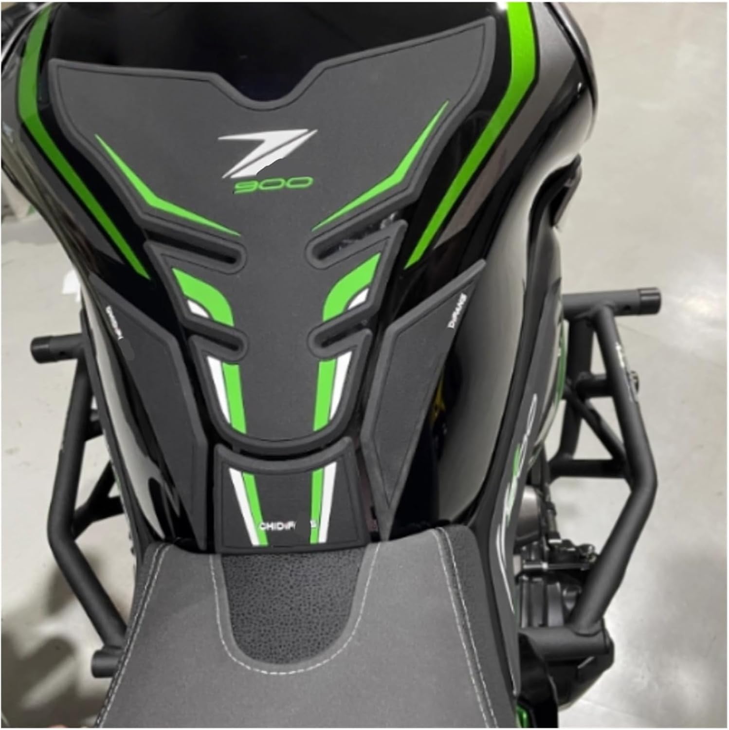 Motorcycle Tank Sticker for KAW&A&SAKI Z900 2025 Motorcycle Accessories Fuel Tank Pad Knee Grips Decals Oil Anti-Slip Protection.