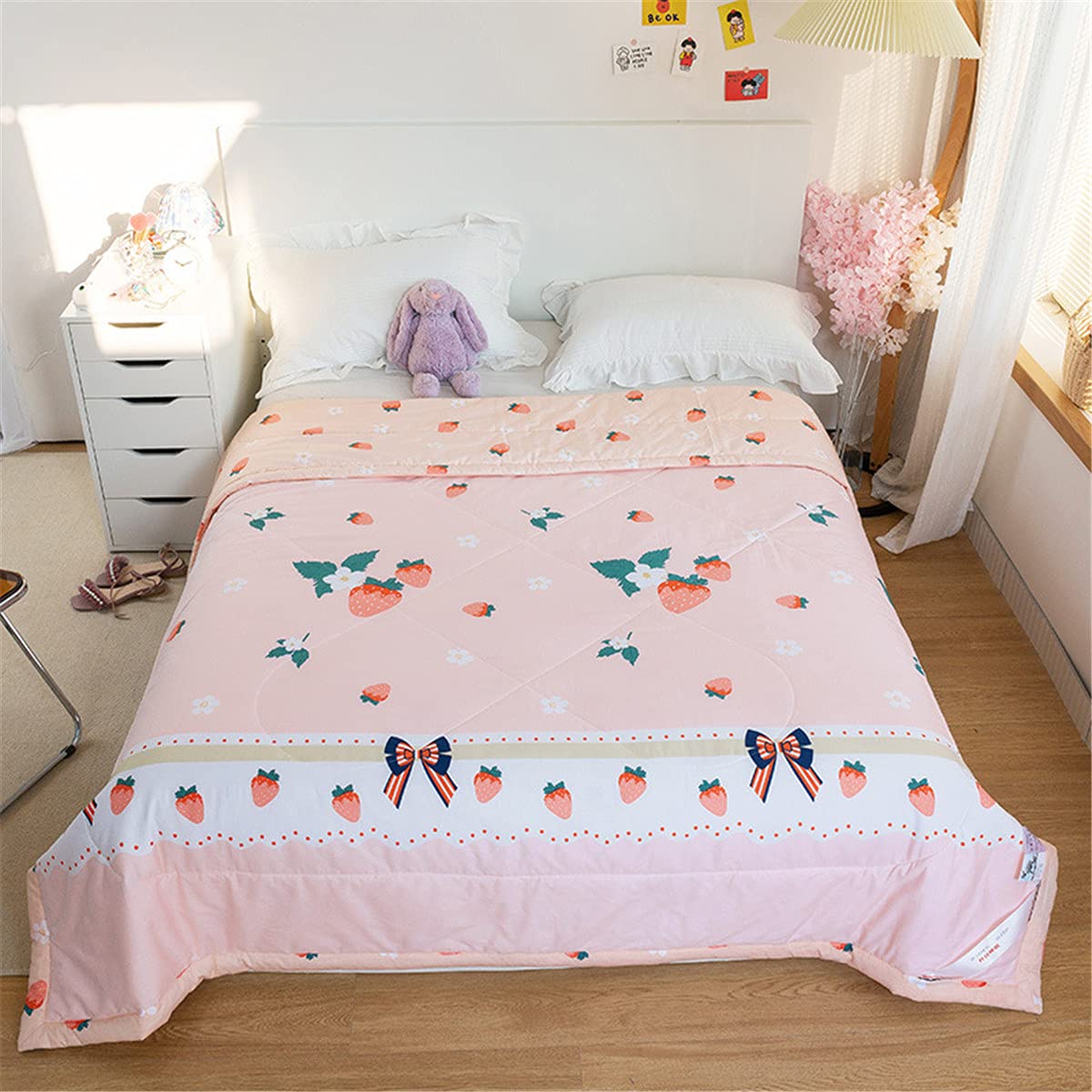 Manta de dormitorio reversible para combatir las noches calurosas con suavidad y ligereza
