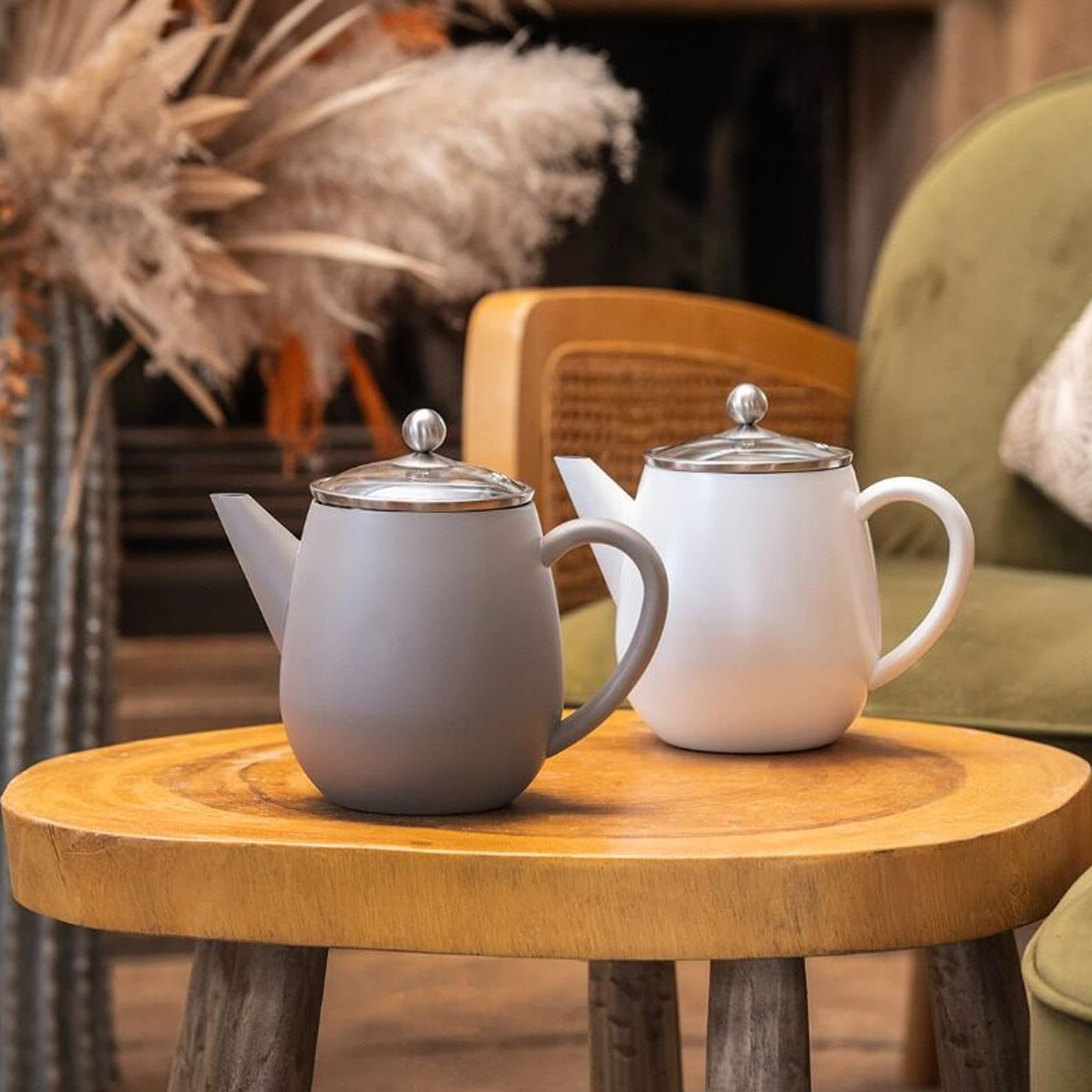 Bredemeijer graue doppelwandige Teekanne 1.1 Liter - isolierende Edelstahl Kanne mit Deckel aus Glas & Tee-Filter Sieb-Einsatz und braunem Holz-Untersetzer