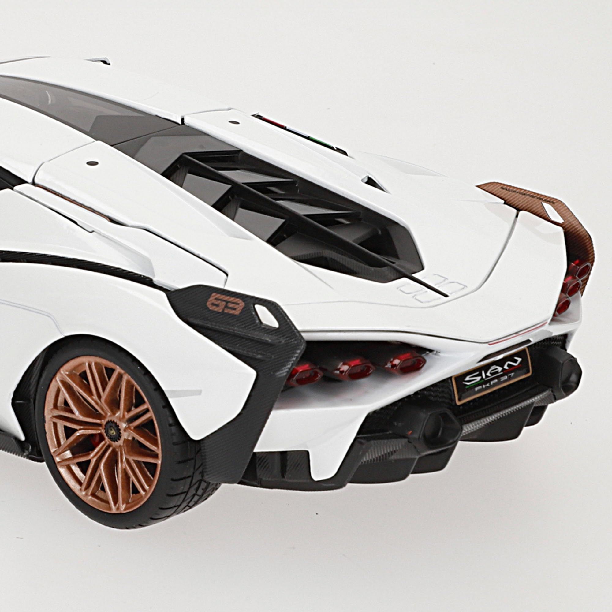 Bburago - Lamborghini Sian FKP 37, Auto Diecast in Scala 1:18, Bianco, 3+ | Modellino Supercar Ibrida da Collezione con Porte e Bagagliaio Apribili, Licenza Ufficiale