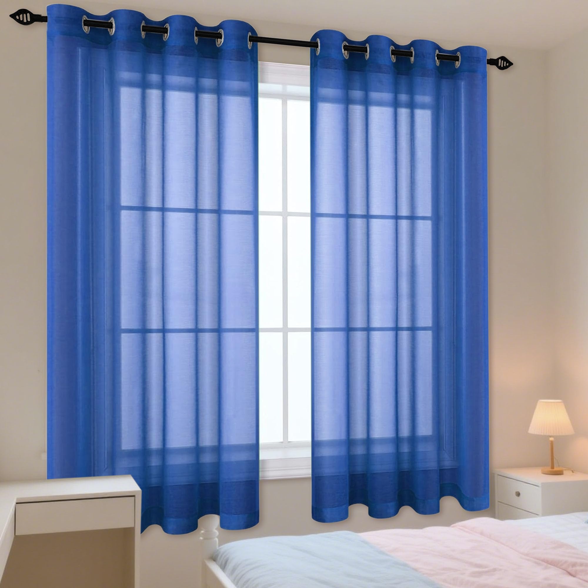 Rideaux voilages oeillets bleu foncé 160x300 pour un salon romantique