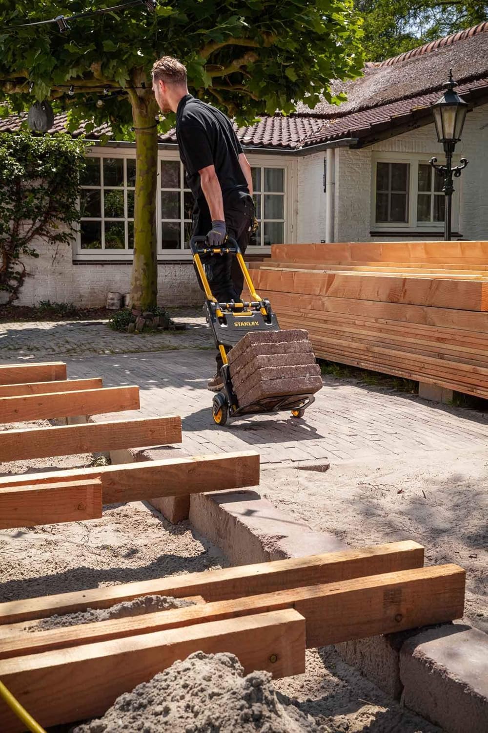 STANLEY SXWT-FT580-SP Folding Handtruck loaded with cardboard boxes