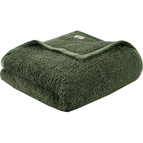 Woolrich Burlington Berber Blanket Super Soft, Cozy Lightweight Cover with Luxurious Velvet Binding, Modern Trendy All Season Bedspread Bedding-Set, King 108" W x 90" L Green