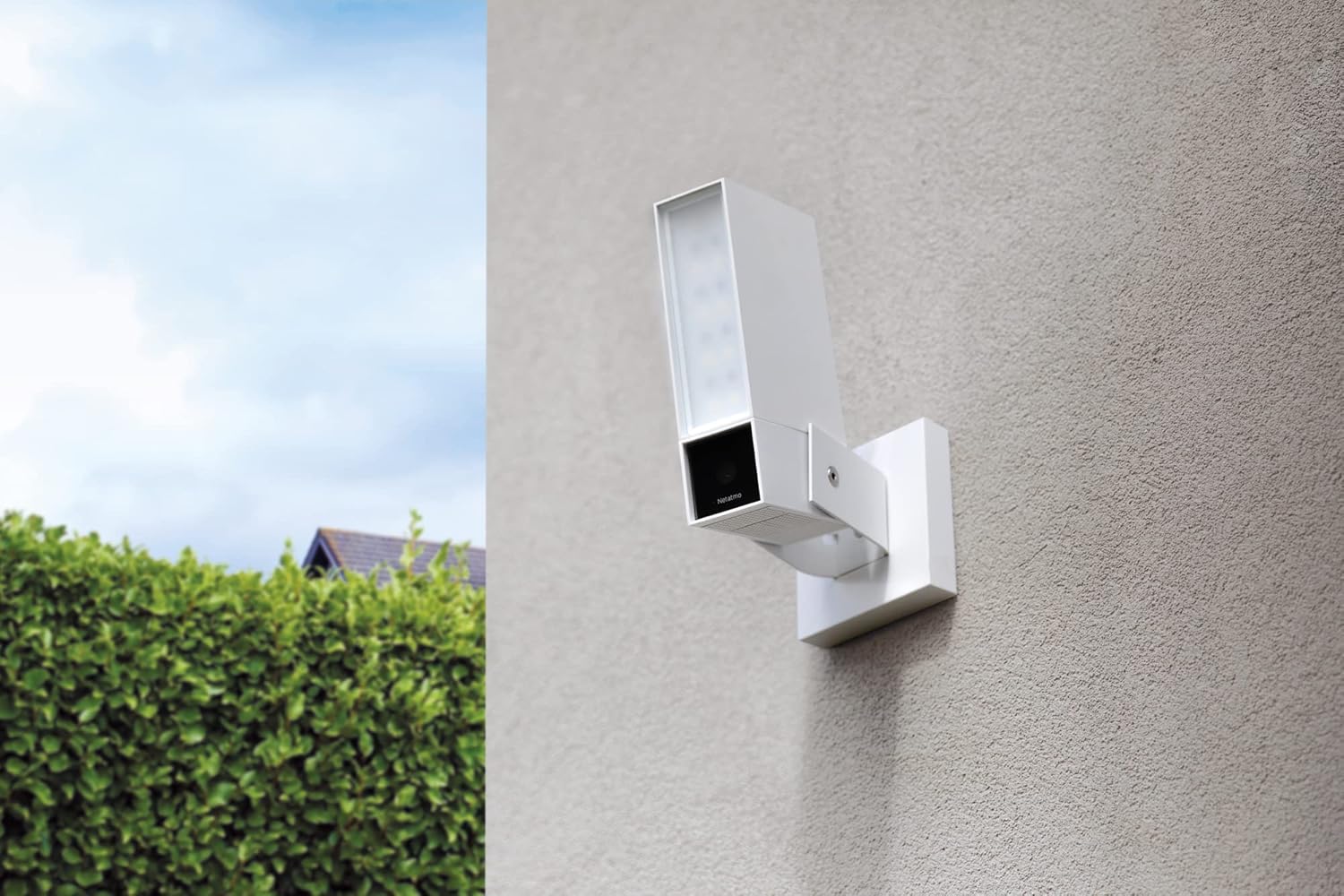 Netatmo Smarte Überwachungskamera für den Außenbereich mit 105 dB Sirene, WLAN, integrierter Beleuchtung, Bewegungserkennung, Nachtsicht, ohne Abonnement, weiß, NOC-S-W-DE