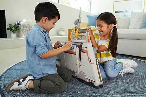 Miniatura 2 de Mattel Disney Pixar Lightyear Playset con figura de acción Buzz Lightyear y rampa de lanzamiento de vehículos y sonidos, base de comando estrella