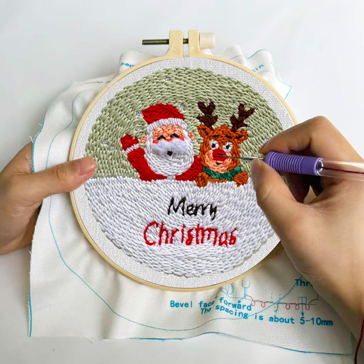 Zhenqing Christmas Punch Needle Kit - Santa & Reindeer Design with Pre-Printed 24x24cm Fabric, Hoop & Wool Thread for Beginners（D0041）