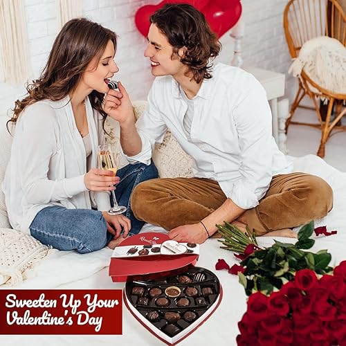 Miniatura 5 de RUSSELL STOVER - Caja de regalo de corazón con rosas románticas y corazones de papel de aluminio rojo con leche y chocolate amargo, paquete de 2