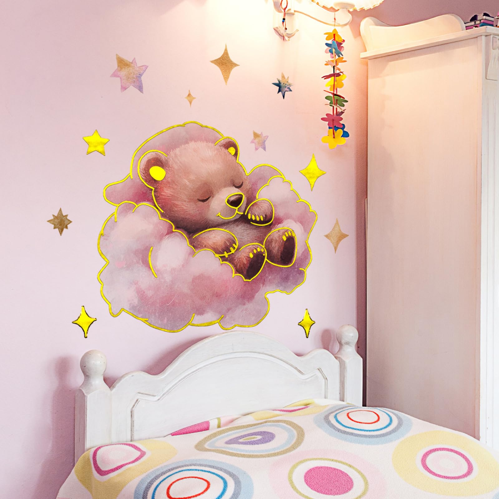 Sticker mural ours rose pour offrir de la tendresse à votre bébé