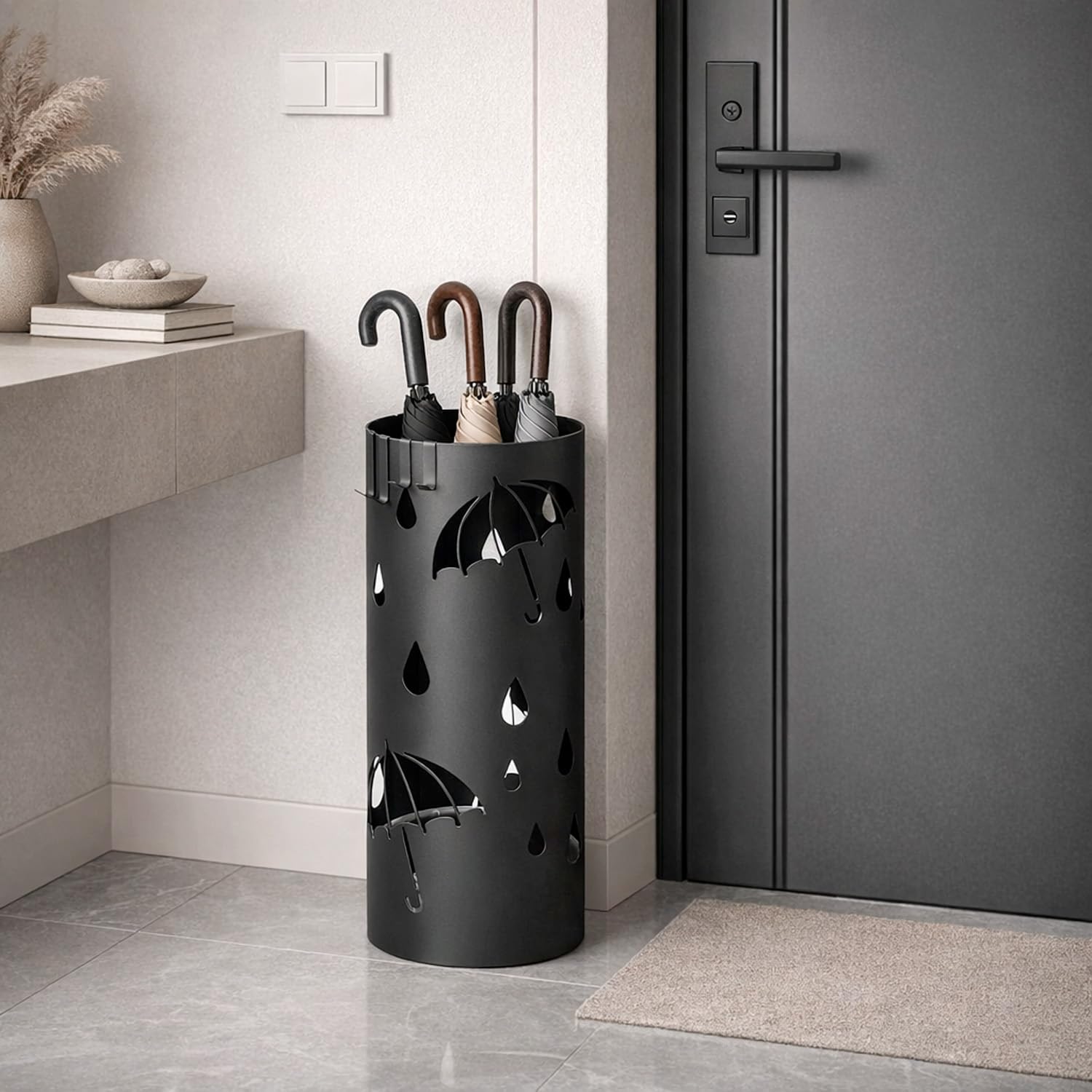 Arreditaly Portaombrelli Rotondo In Acciaio Zincato Con Vaschetta Scolapioggia E 4 Ganci Removibili Base Antiscivolo Design Moderno Per Ingresso Casa e Ufficio 41 x 17 Cm (Nero)