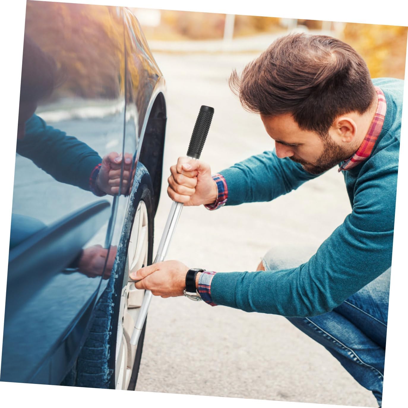 Durable Telescopic Lug Wrench Heavy-duty Tire Nut Remover Carbon Steel Cross Wrench for Maximum Torque Compact Storage for Roadside Emergencies