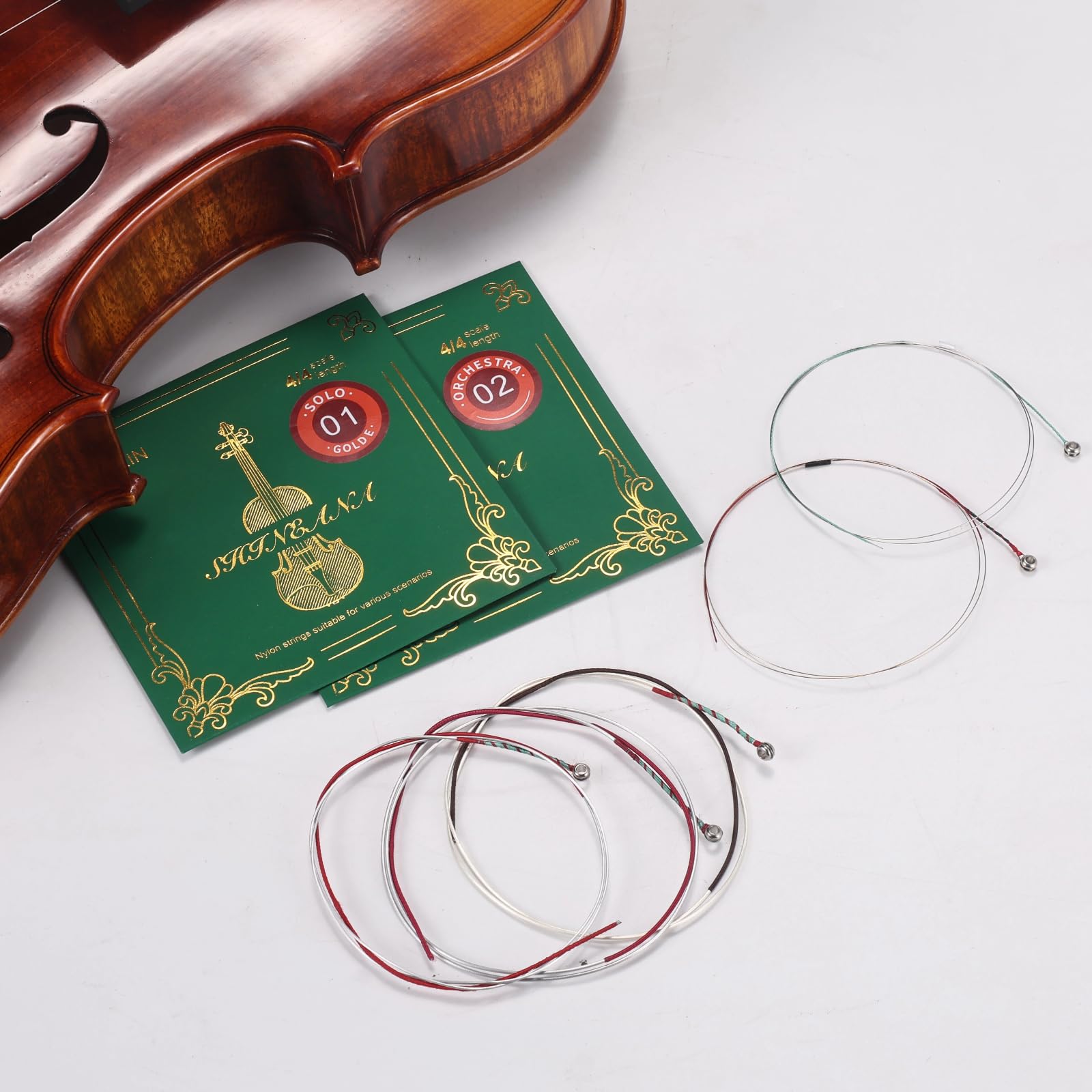 Juego completo de cuerdas de violín 4/4 con cuerda E dorada adicional | Núcleo sintético de alta calidad para un sonido cálido y rico y proyección mejorada | Tensión media, probado en conciertos | Se