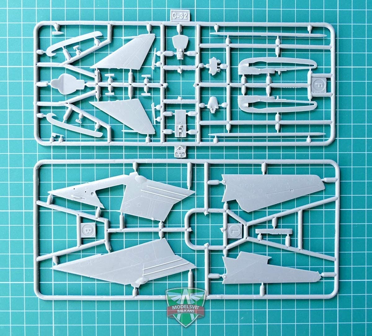 17機　模型 Amazon | モデルズビット 1/72 ソ連空軍 スホーイ Su-17