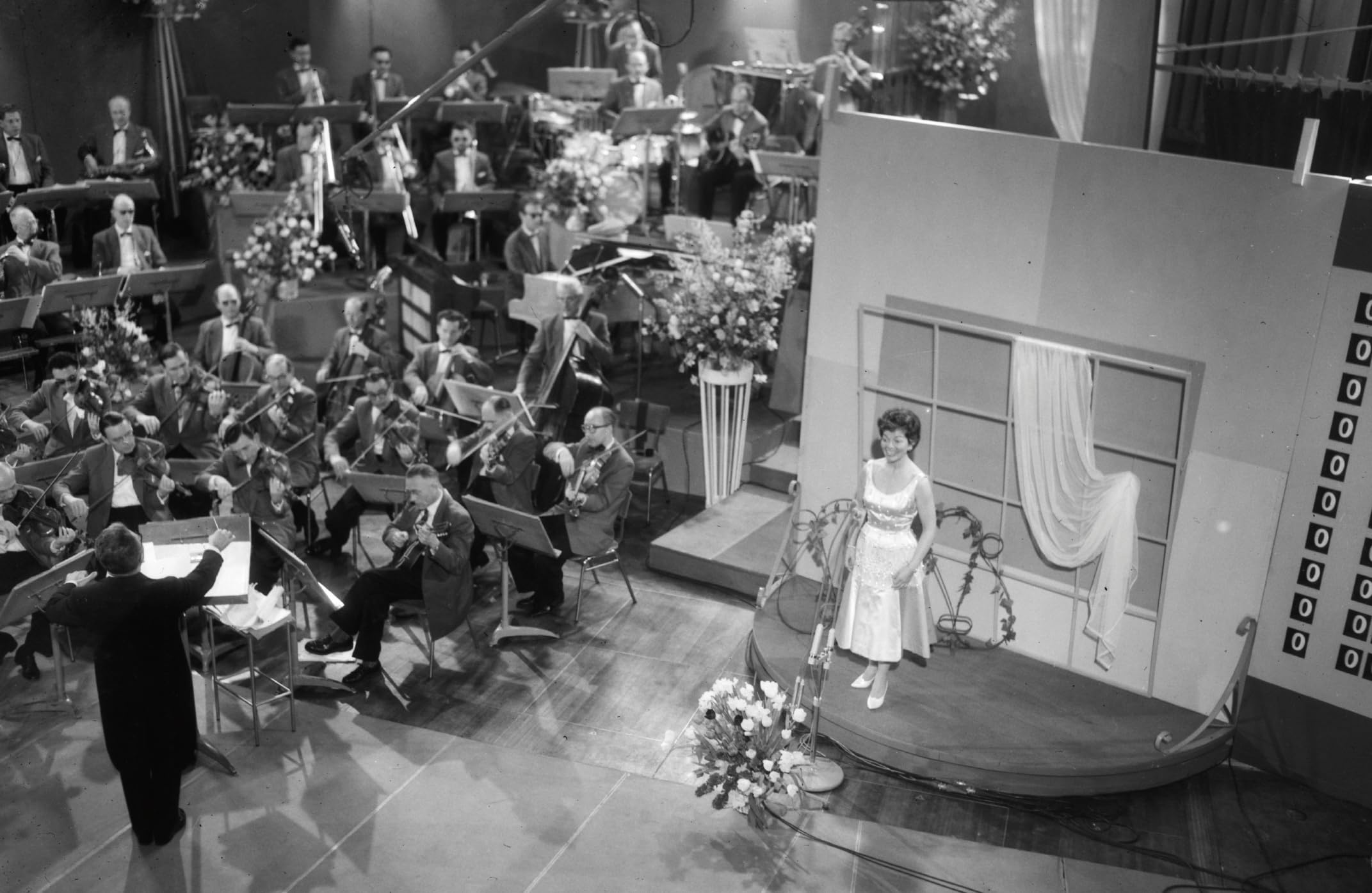 Eurovision: The Official Visual History, Celebrating Seventy Years of Eurovision (BBC Books)