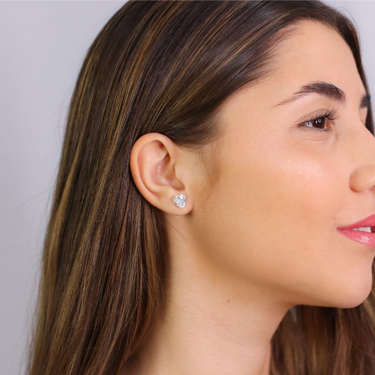 Brinco Prata Zircônia em Formato de Coração 08 mm Prata 925 em promoção! Veja a oferta e mais achadinhos de Bijuterias 5 Hoje é o melhor dia para comprar Brinco Prata Zircônia em Formato de Coração 08 mm Prata 925 com aquele preço maroto! Promoção! Aproveite a oferta! 5