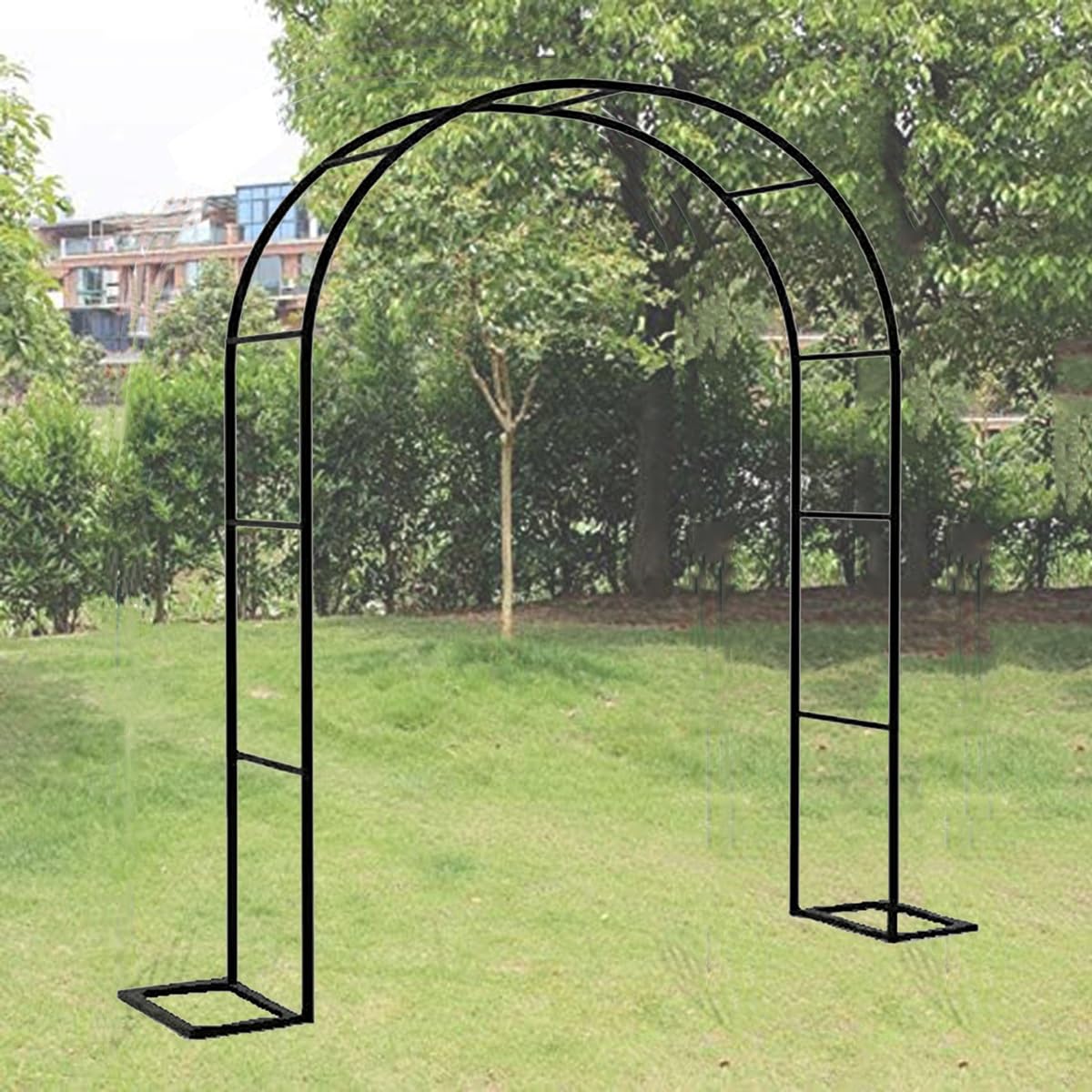 Arche de mariage et de jardin fleurie pour une décoration extérieure
