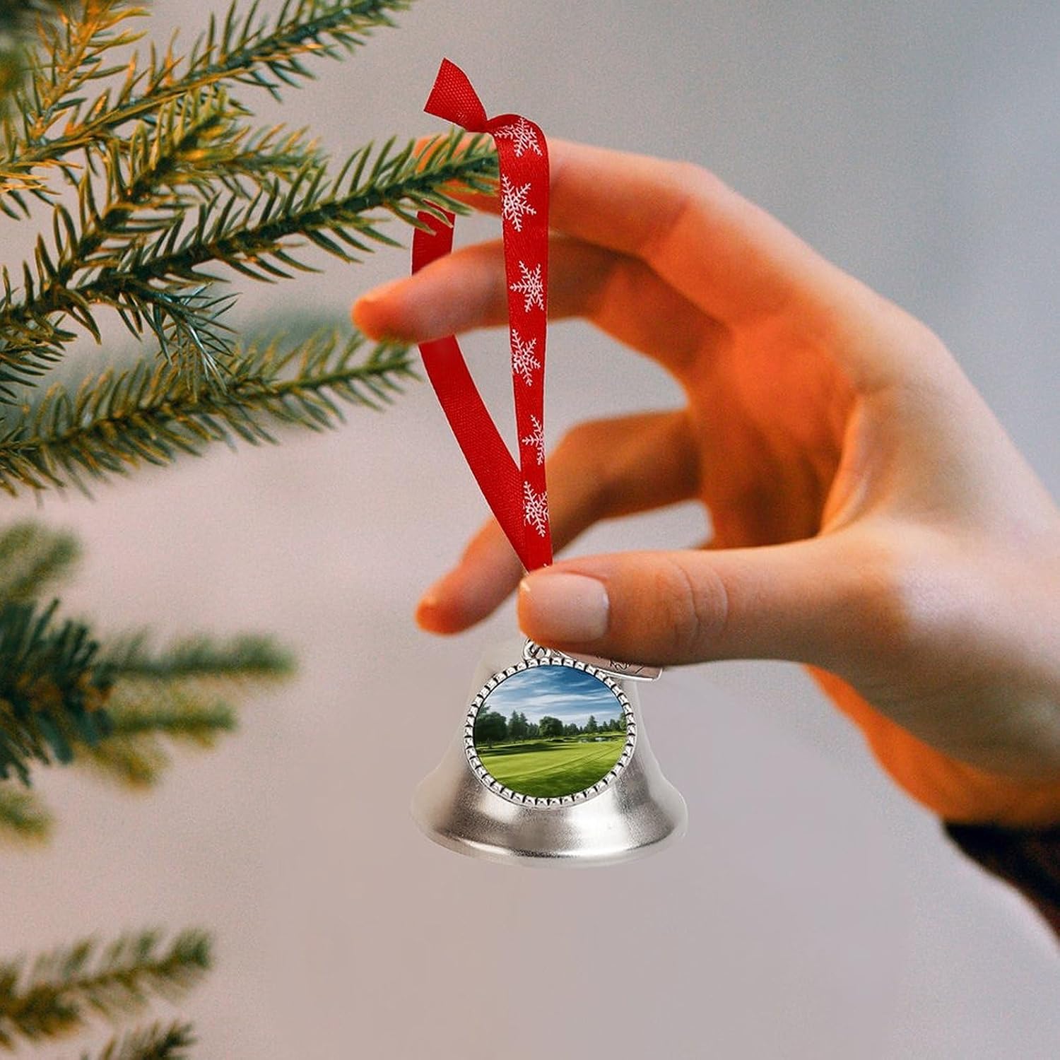 Golf Course Lawn Christmas Bells Ornaments Tree Jingle Bells Decors Xmas Silver Bell Hanging Decoration Pendants for Weddings Parties Christmas Wreaths