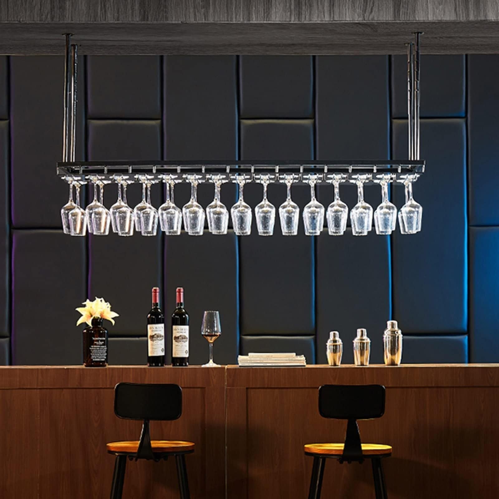 Estante colgante para copas de vino ajustable en techos de restaurantes y cocinas