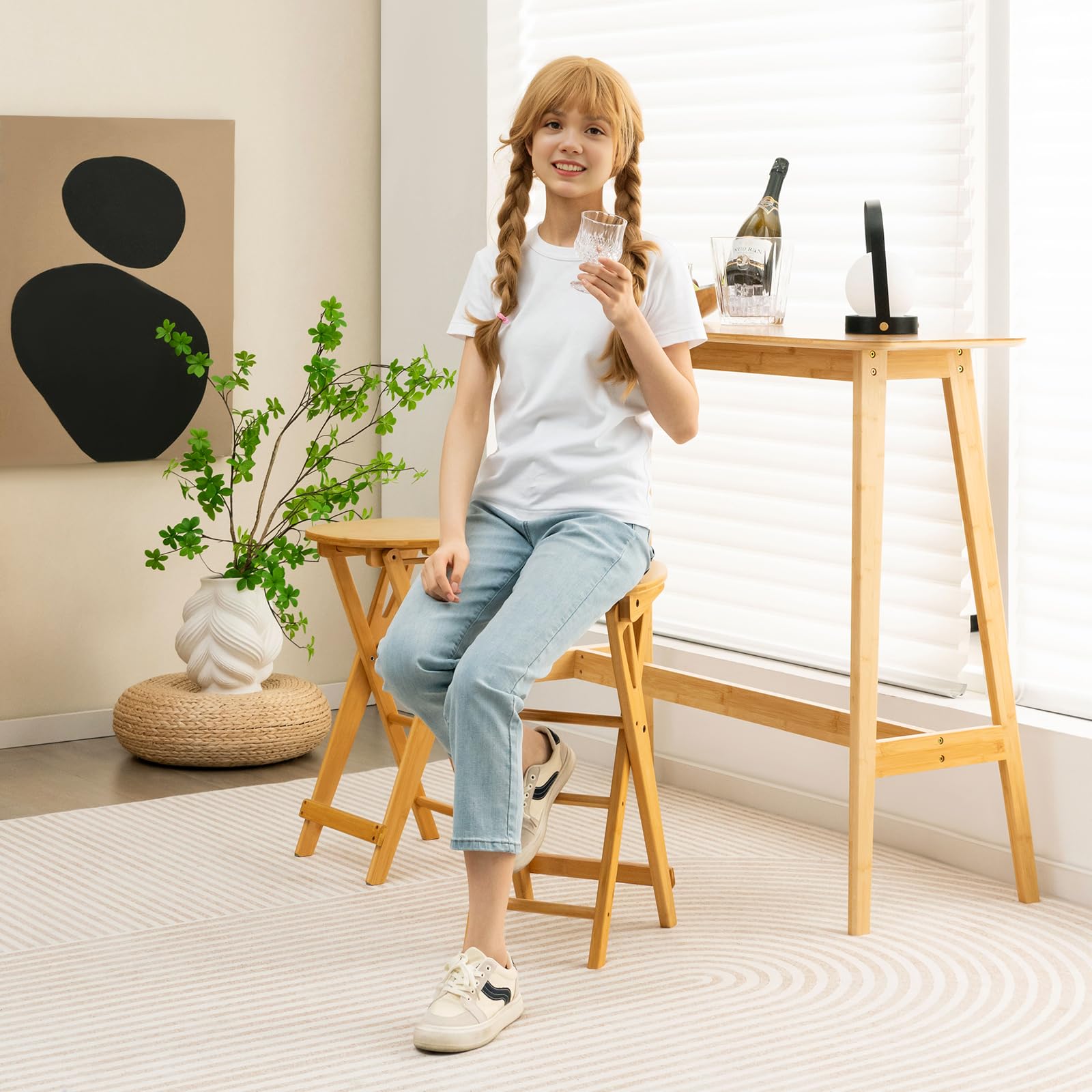 COSTWAY Set de 2 Taburetes de Bar Plegables, 36x33x61 cm, Taburetes Plegables de Bambú con Reposapiés y Asiento Ancho, Taburetes Portátiles de Madera Natural para Cocina, No Requiere Montaje