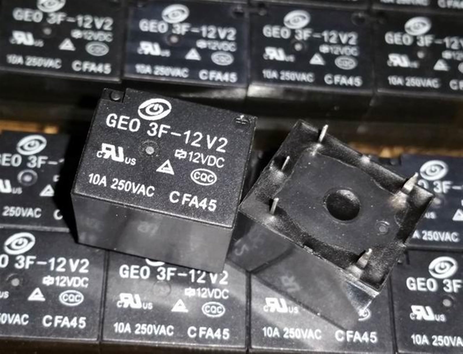 Relé 5 pines 3F-12V2 de 10A para control de circuitos de automoción 5