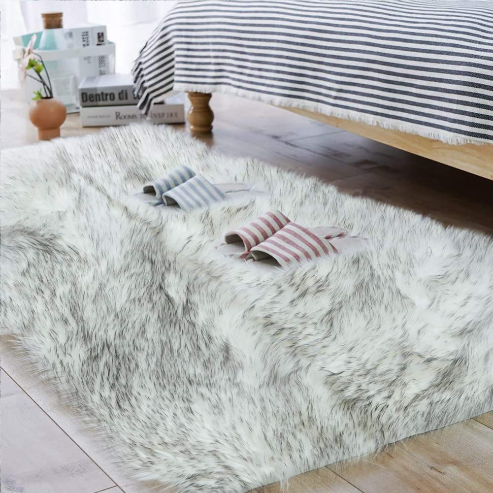 Tapis doux à poils longs pour réchauffer l'ambiance de votre chambre