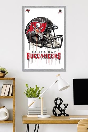 Miniatura 75 de Trends International NFL Tampa Bay Buccaneers - Póster de pared con casco de goteo 20, 22.375 x 34 pulgadas, versión enmarcada negra Versión