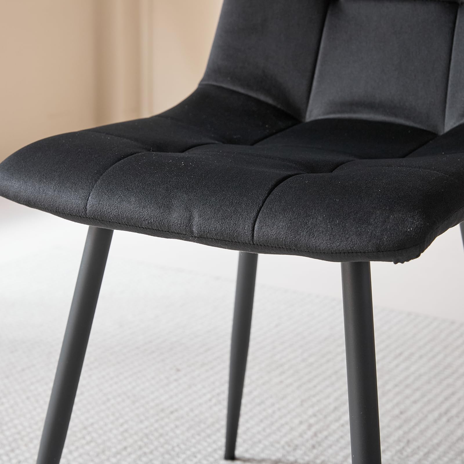 Lot de 4 Chaises de Salle à Manger Modernes, Confortables, en Velours Hollandais, sans Accoudoirs, avec Pieds en Métal, Idéales pour Les Chambres, Les Bureaux et Les Salons, Noires - HL