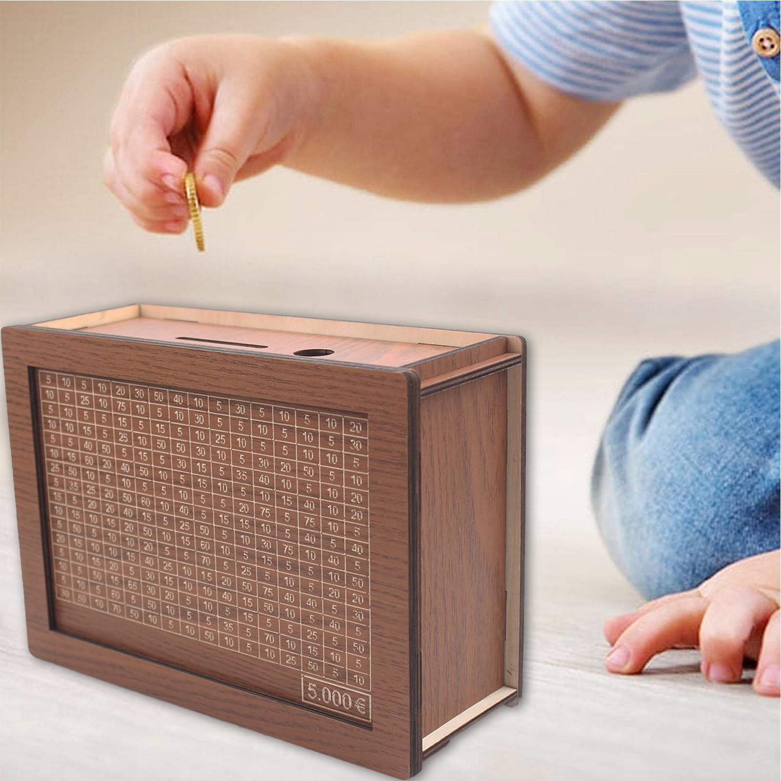 Hucha para Ayudar a Los Niños a Desarrollar el Hábito de Ahorro,Hucha Madera con Objetivos de Ahorro y Cifras para Comprobar,Hucha con Contador para Decorar de Madera -5000 €