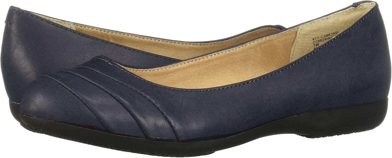 CLIFFS BY WHITE MOUNTAIN Women's Clara Ballet Flat 6 Wide Navy/Burnished/Smooth