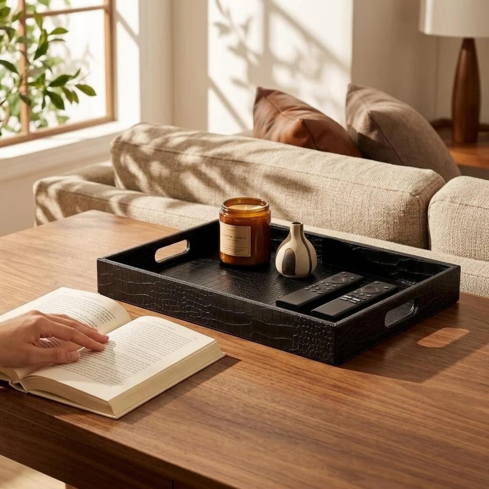 Lyellfe Bandeja de servir negra con asas, piel sintética de cocodrilo | Bandeja otomana rectangular decorativa de 17 x 12 pulgadas para mesa de café, sala de estar, cama o tocador