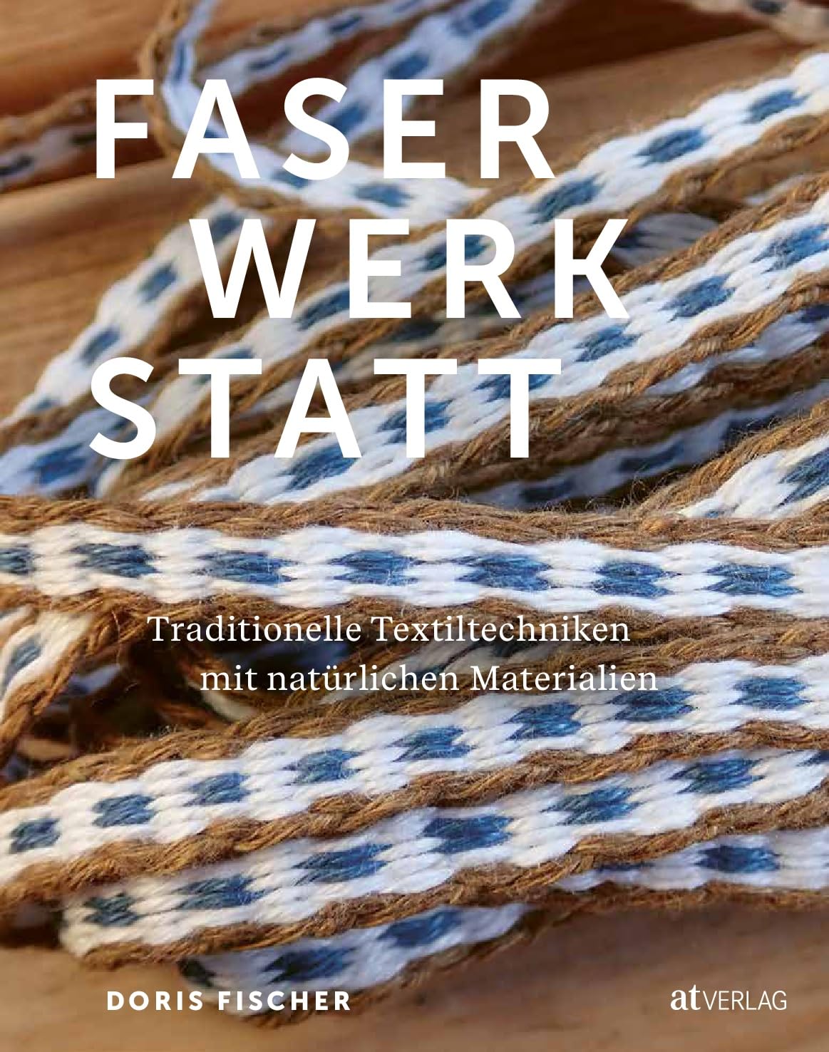 Faserwerkstatt: Traditionelle Textiltechniken mit natürlichen Materialien