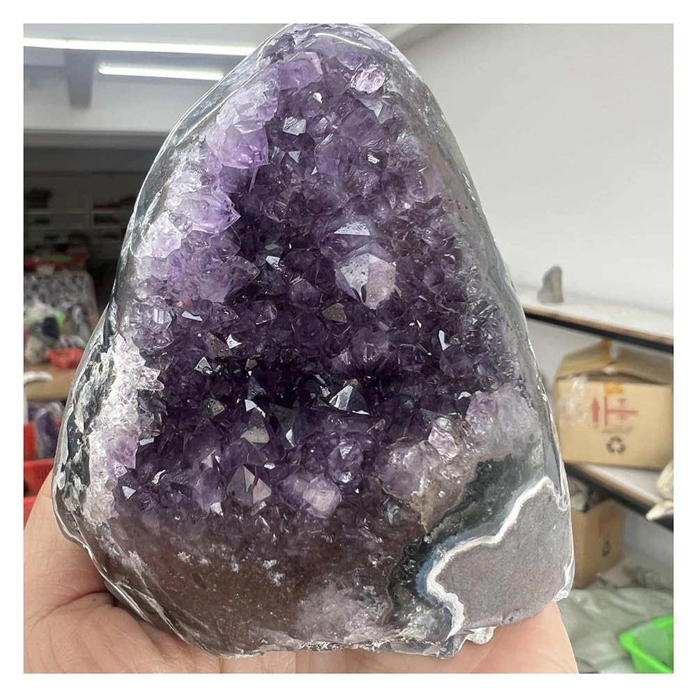 Amatista de ensueño natural para decorar su rincón de meditación y yoga