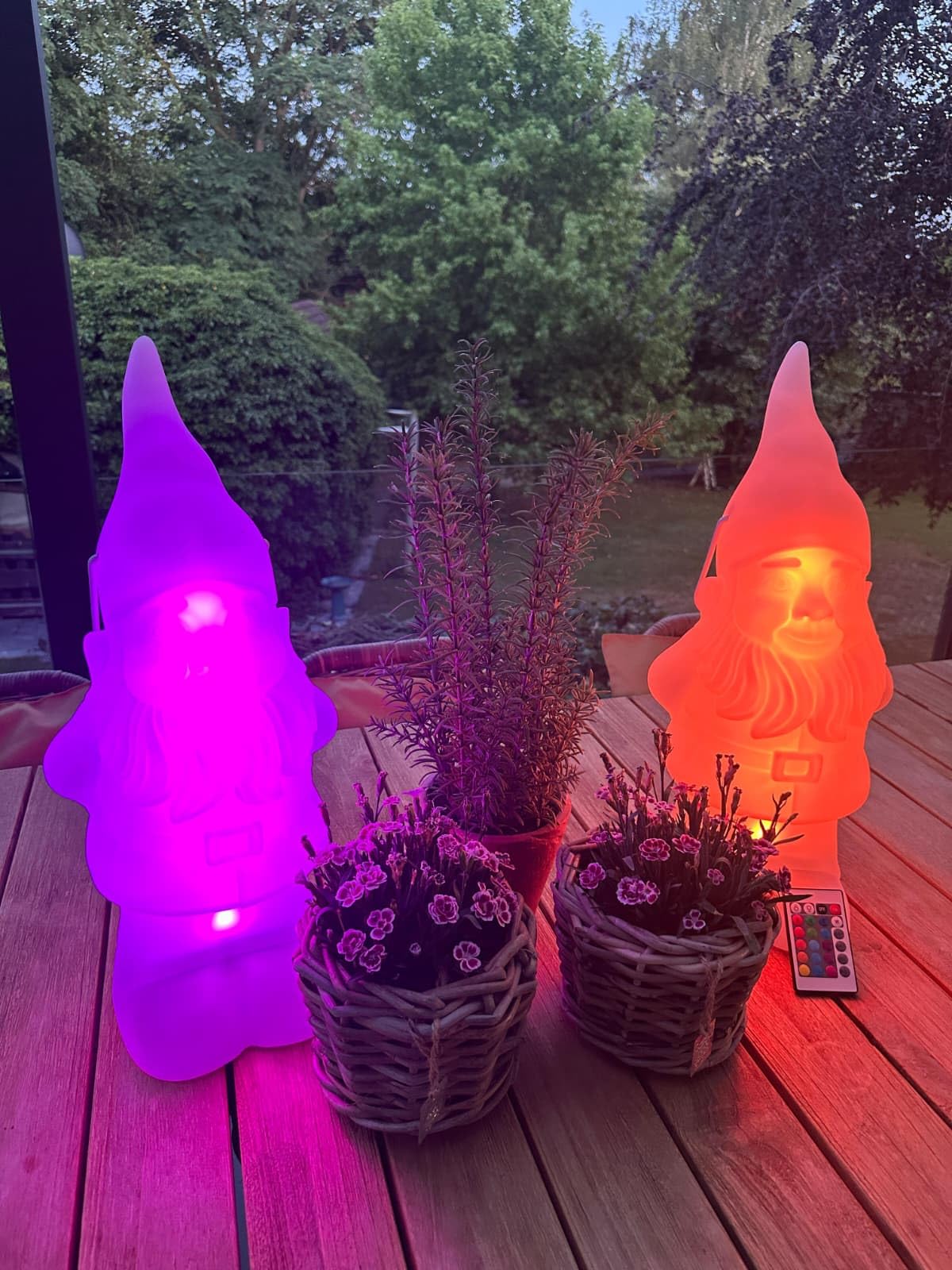 Van Manen LED Solar Gartenzwerg XXL (51cm) – Moderne Multicolor Outdoor Lampe IP44 mit Fernbedienung & Lichtsensor – Wetterfeste Solarleuchte & USB wiederaufladbar (Höhe: 51 cm)