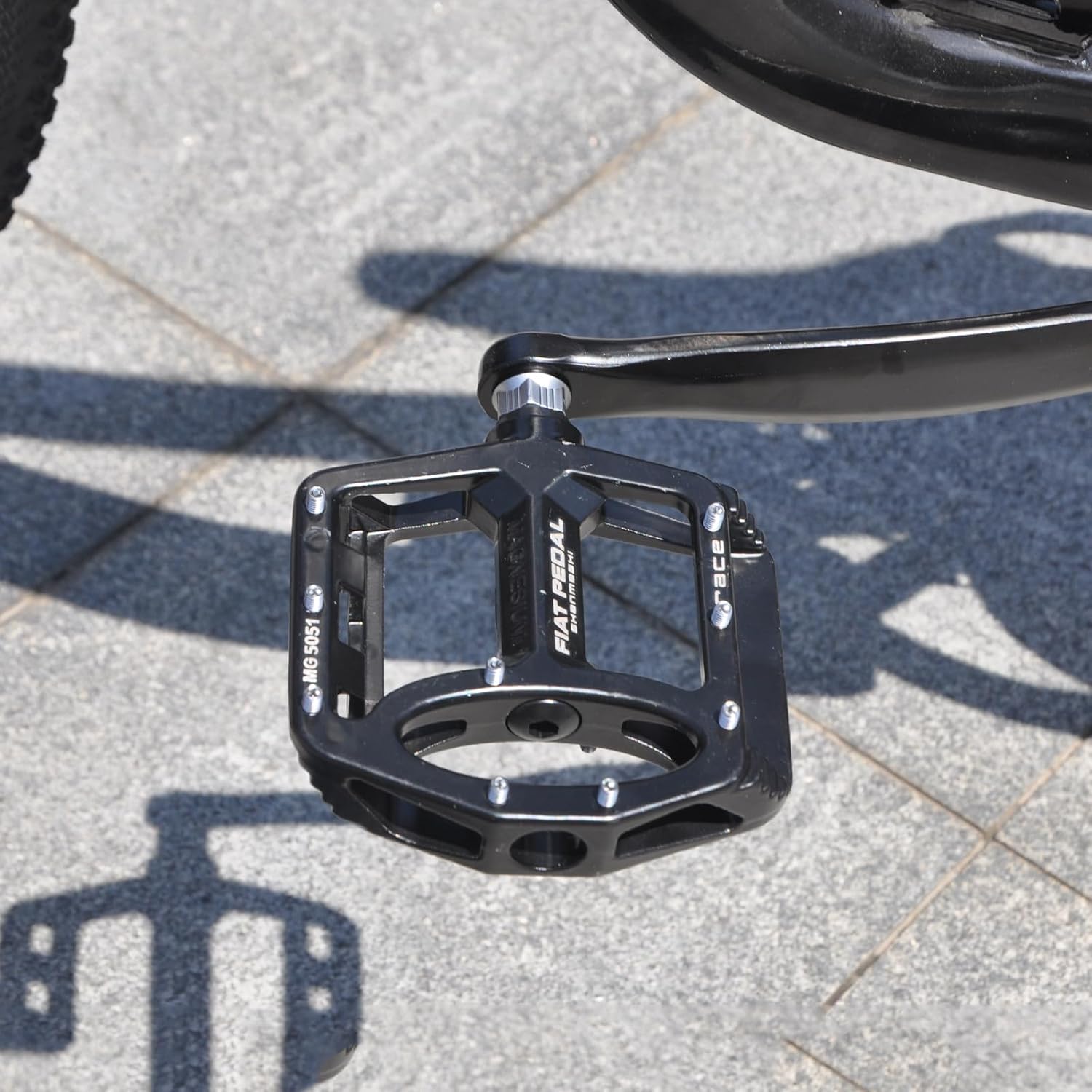 UPANBIKE Magnesium Alloy Bike Pedals 9/16'' Spindle Bearing High-Strength Non-Slip Large Flat Platform for Mountain Bike Road Bicycle