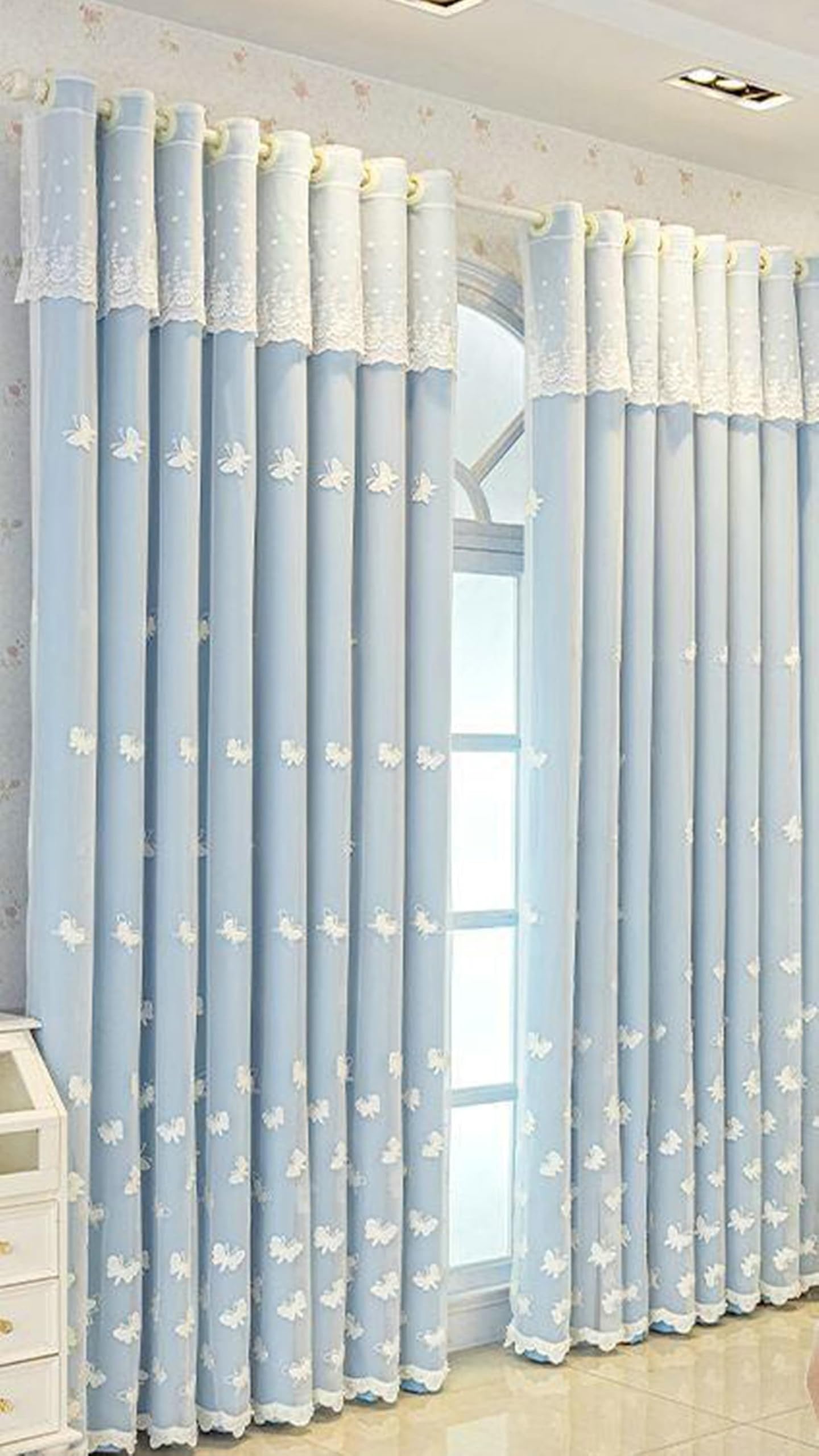 Rideau occultant chambre à oeillets pour créer une ambiance douce et tamisée