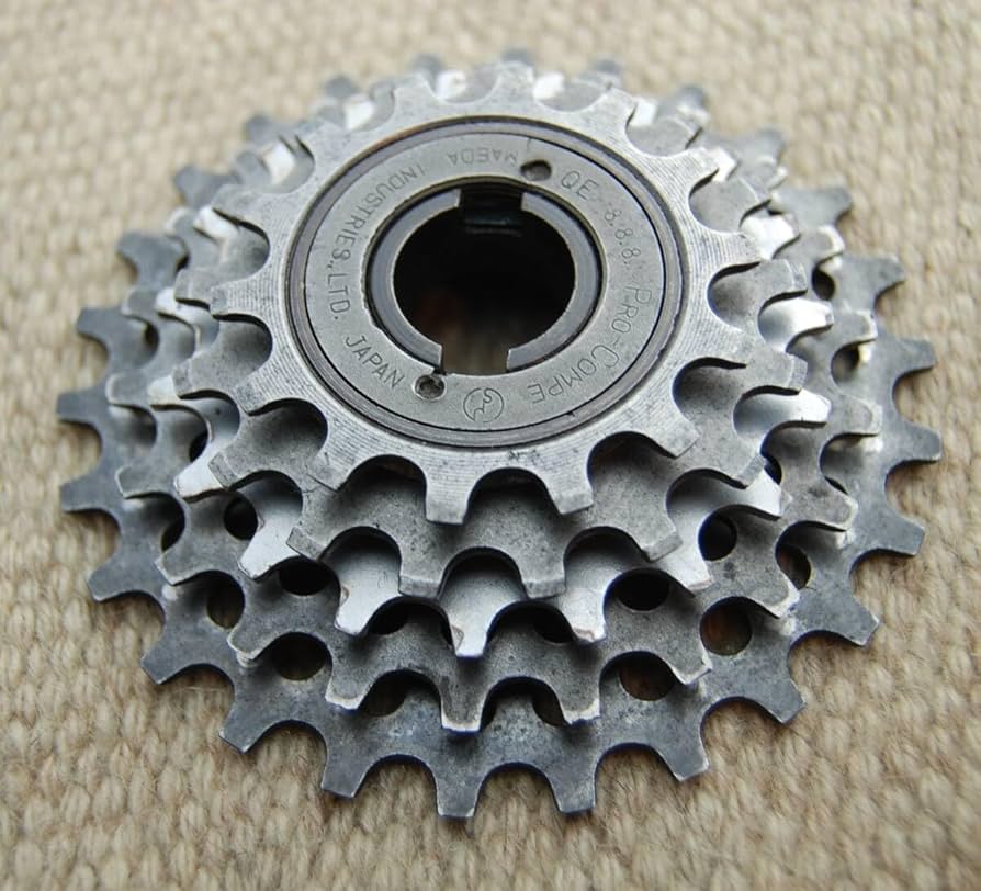 エスケープ　後輪８sスプロケット付　埼玉県引取り エスケープ後輪8sスプロケット付埼玉県引取り